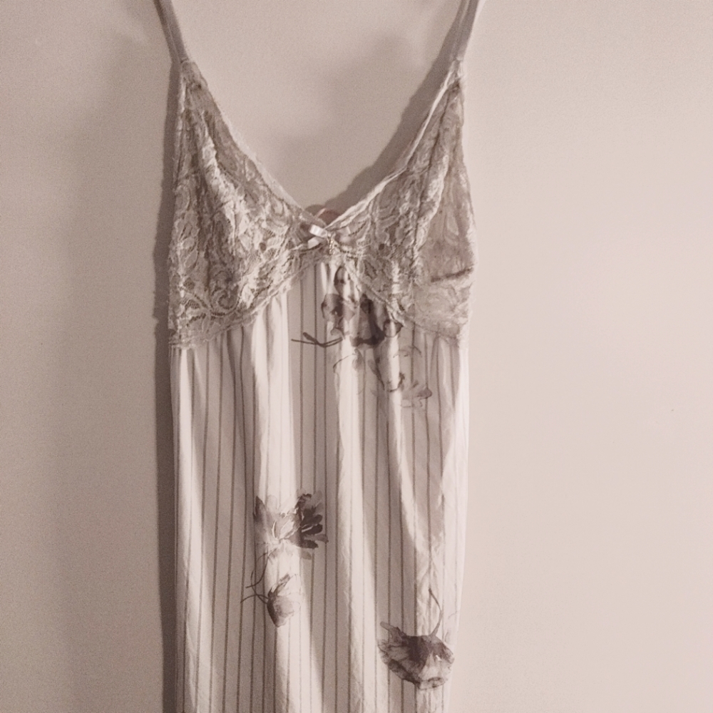Woman's sleep wear